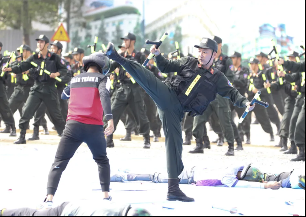 Diễn tập xử lý tình huống phức tạp về an ninh trật tự, phòng chống khủng bố tại TPHCM. Ảnh: HOÀNG HÙNG