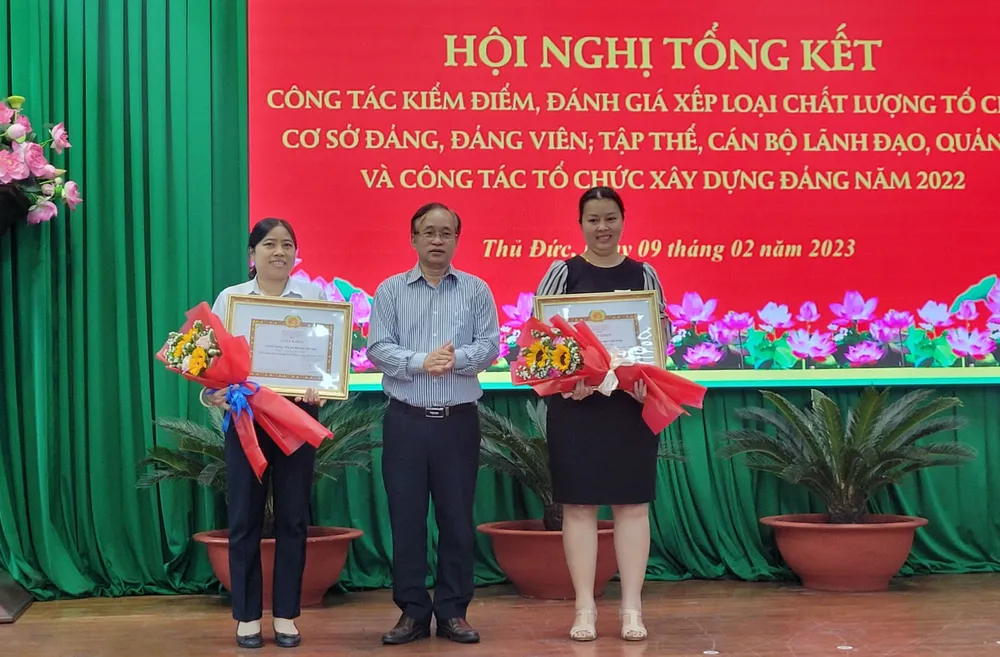 Các chi bộ trực thuộc đảng bộ cơ sở “Hoàn thành xuất sắc nhiệm vụ” tiêu biểu 5 năm liền được khen thưởng đợt này Các chi bộ trực thuộc đảng bộ cơ sở “Hoàn thành xuất sắc nhiệm vụ” tiêu biểu 5 năm liền được khen thưởng đợt này