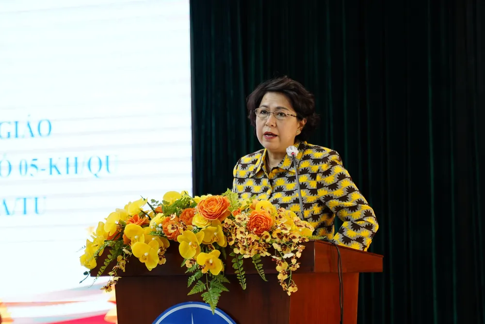 Đồng chí Tô Thị Bích Châu, Ủy viên Ban Thường vụ Thành ủy TPHCM, Bí thư Quận ủy quận 1 phát biểu tại hội nghị.