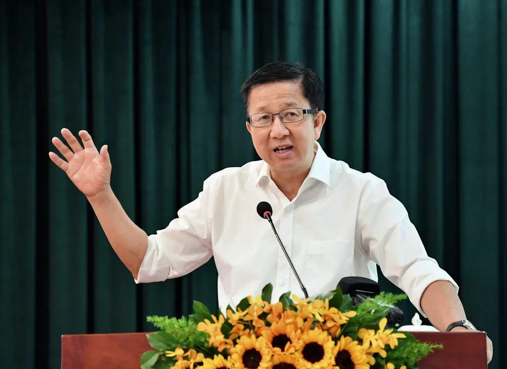 Phó Trưởng Ban Tuyên giáo Thành ủy TPHCM Phạm Đức Hải báo cáo kết quả 5 năm thực hiện Chỉ thị 20. Ảnh: VIỆT DŨNG