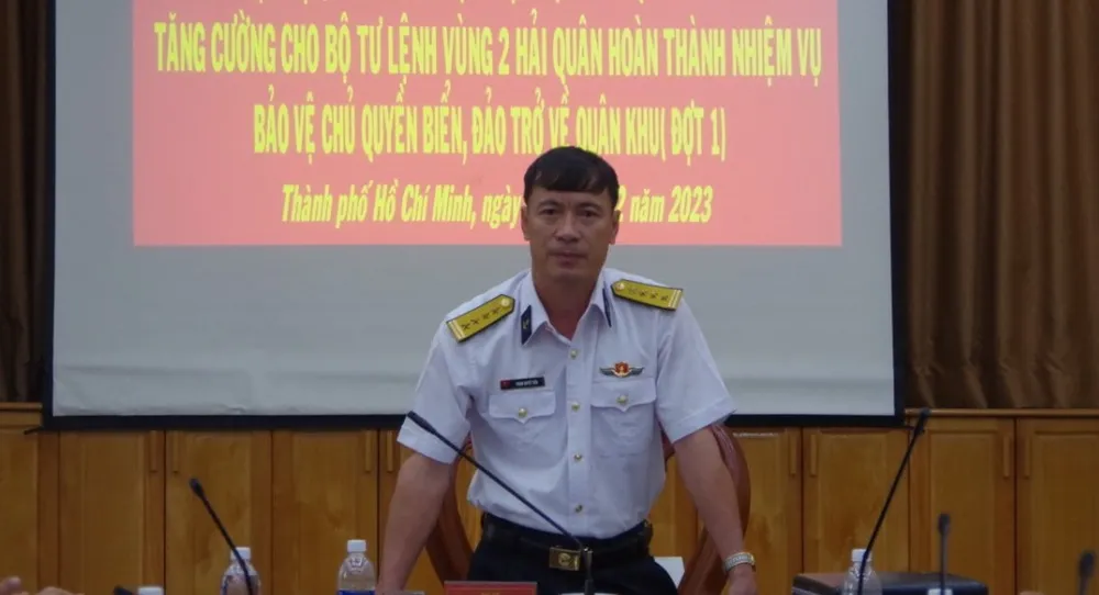 Đại tá Phạm Quyết Tiến, Phó Tư lệnh Vùng 2 Hải quân ghi nhận và biểu dương những đóng góp tích cực của đội ngũ quân y Quân khu 7 tăng cường