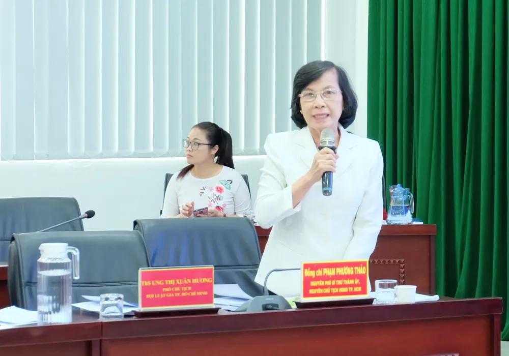 Nguyên Chủ tịch HĐND TPHCM Phạm Phương Thảo nêu ý kiến góp ý dự thảo Luật Đất đai (sửa đổi) tại hội thảo.