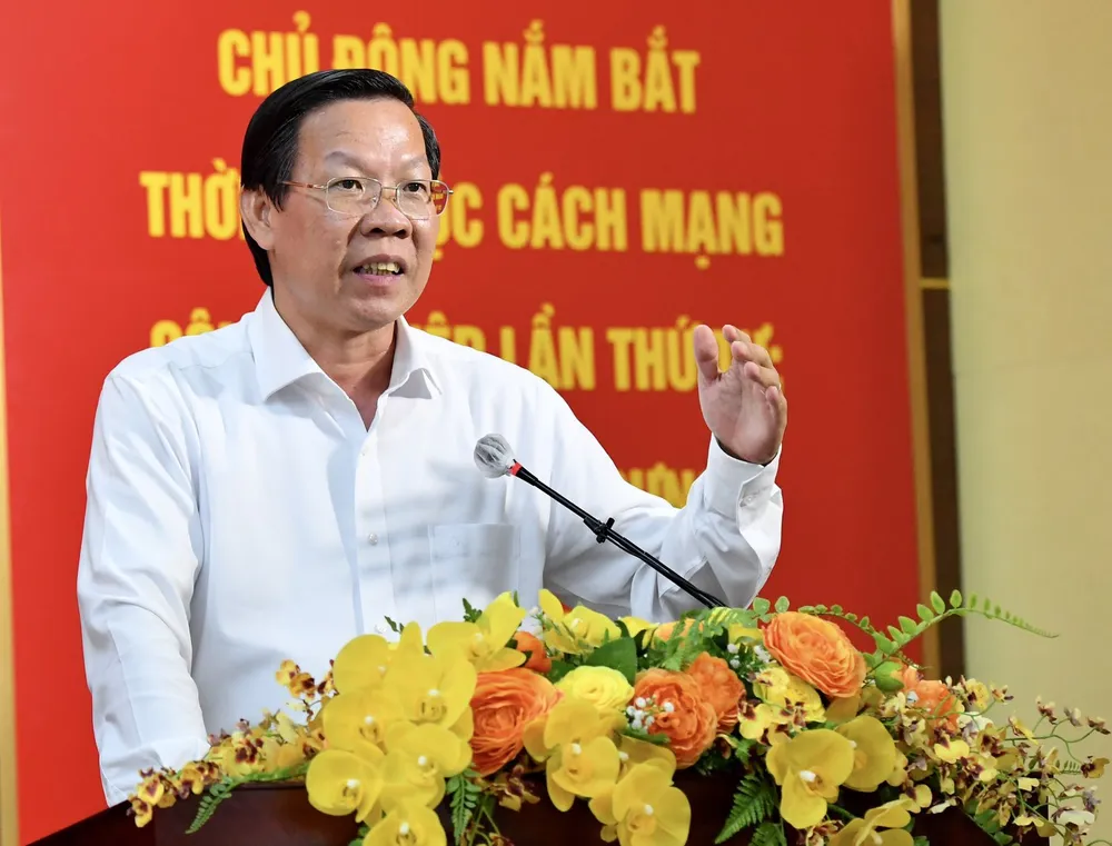 Chủ tịch UBND Phan Văn Mãi phát biểu chỉ đạo tại hội nghị. Ảnh: VIỆT DŨNG