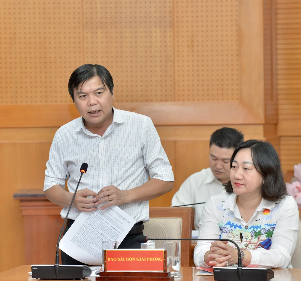 Tổng Biên tập Báo SGGP Tăng Hữu Phong nêu ý kiến tại hội nghị. Ảnh: CAO THĂNG