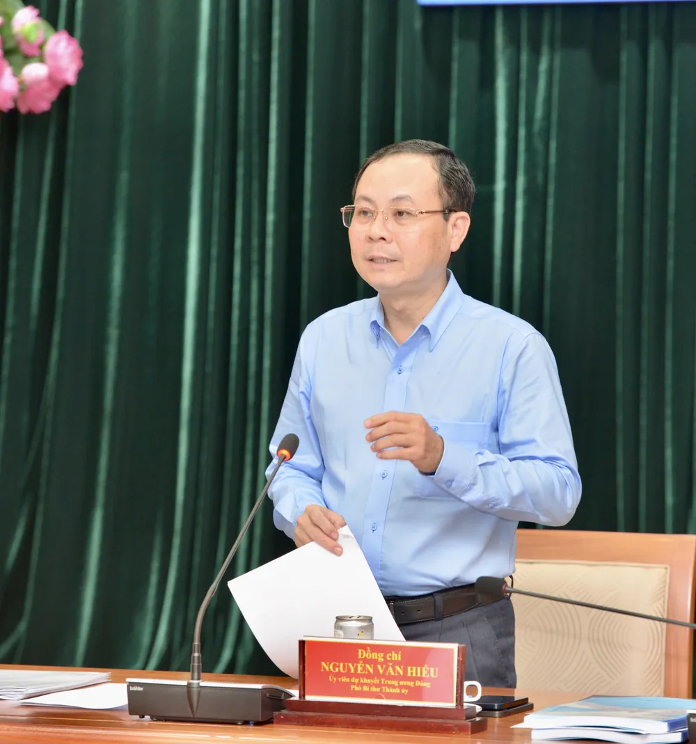 Phó Bí thư Thành ủy TPHCM Nguyễn Văn Hiếu phát biểu chỉ đạo hội nghị. Ảnh: CAO THĂNG