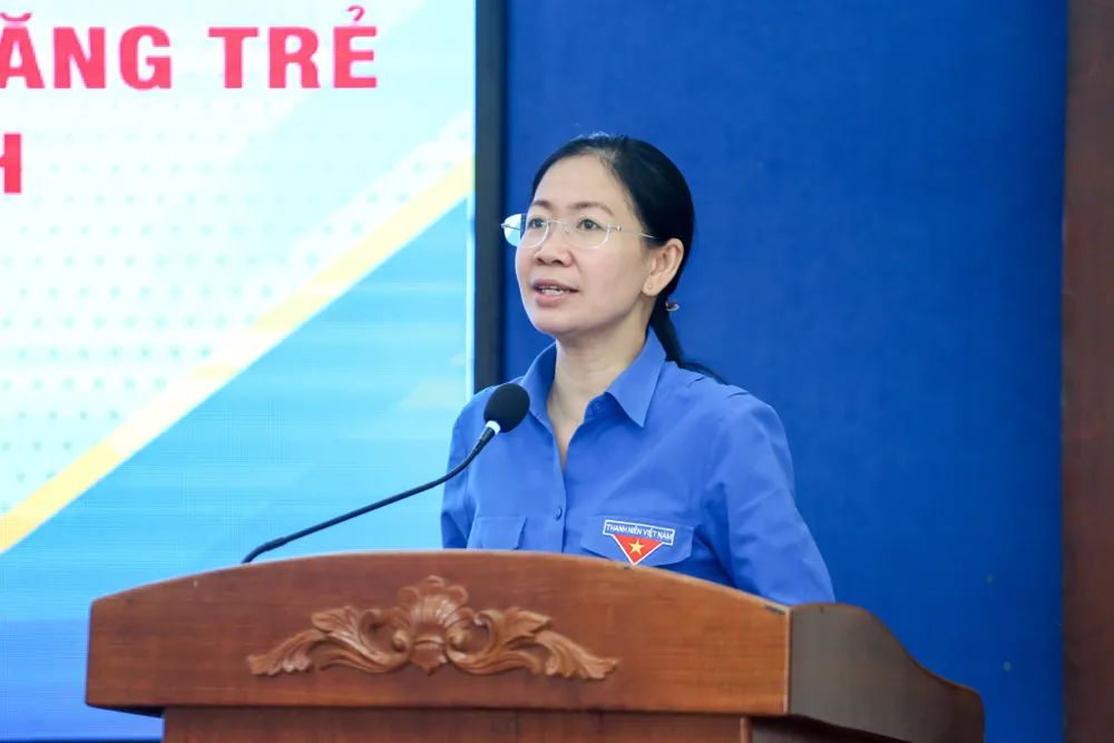 Bí thư Thành đoàn TPHCM Phan Thị Thanh Phương tiếp thu chỉ đạo Bí thư Thành đoàn TPHCM Phan Thị Thanh Phương tiếp thu chỉ đạo