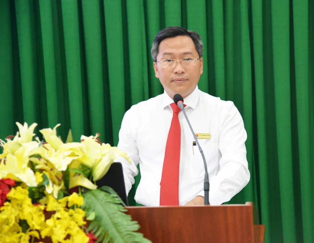 PGS.TS Nguyễn Tấn Phát, Giám đốc Học viện Cán bộ TPHCM báo cáo đề dẫn hội thảo