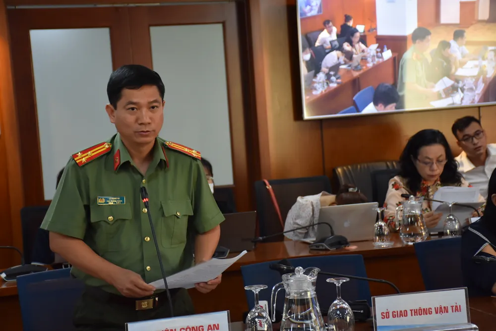 Thượng tá Lê Mạnh Hà, Phó Phòng Tham mưu, Công an TPHCM báo cáo về tình hình an ninh trật tự trên địa bàn thành phố trong thời gian nghỉ lễ