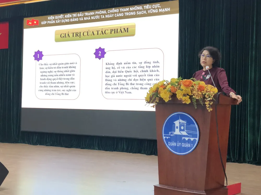Bí thư Quận ủy quận 1 Tô Thị Bích Châu báo cáo tại hội nghị