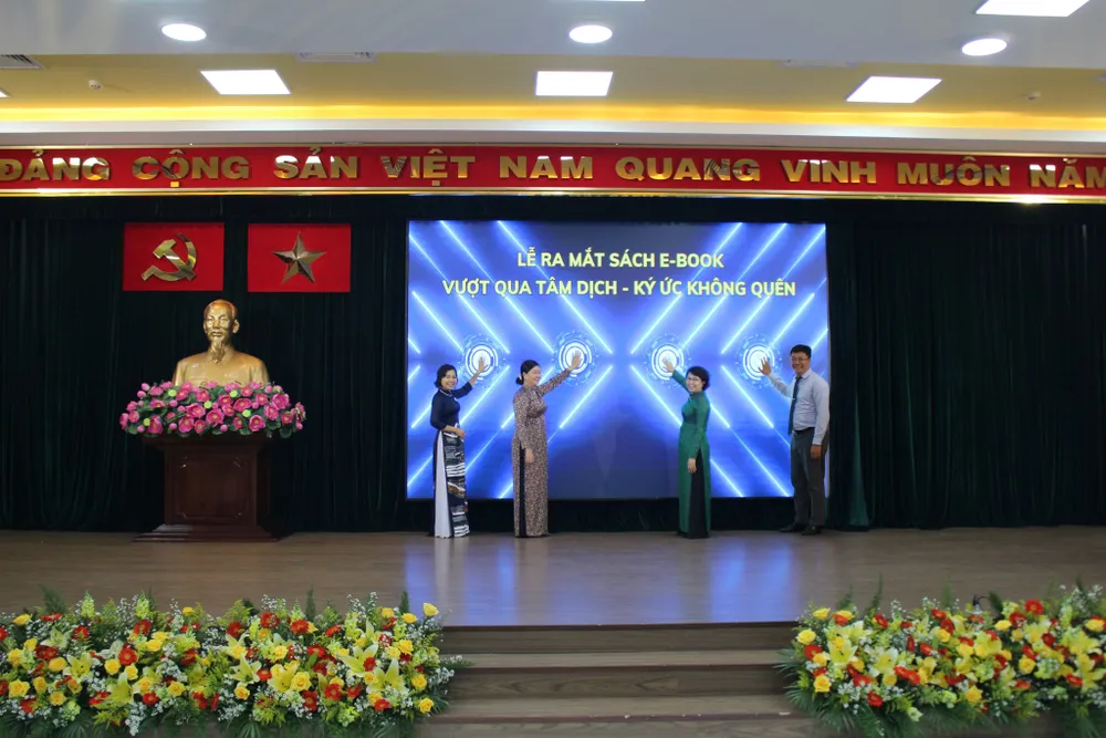 Lãnh đạo quận 1 ra mắt tuyển tập sách điện tử “Vượt qua tâm dịch - Ký ức không quên”