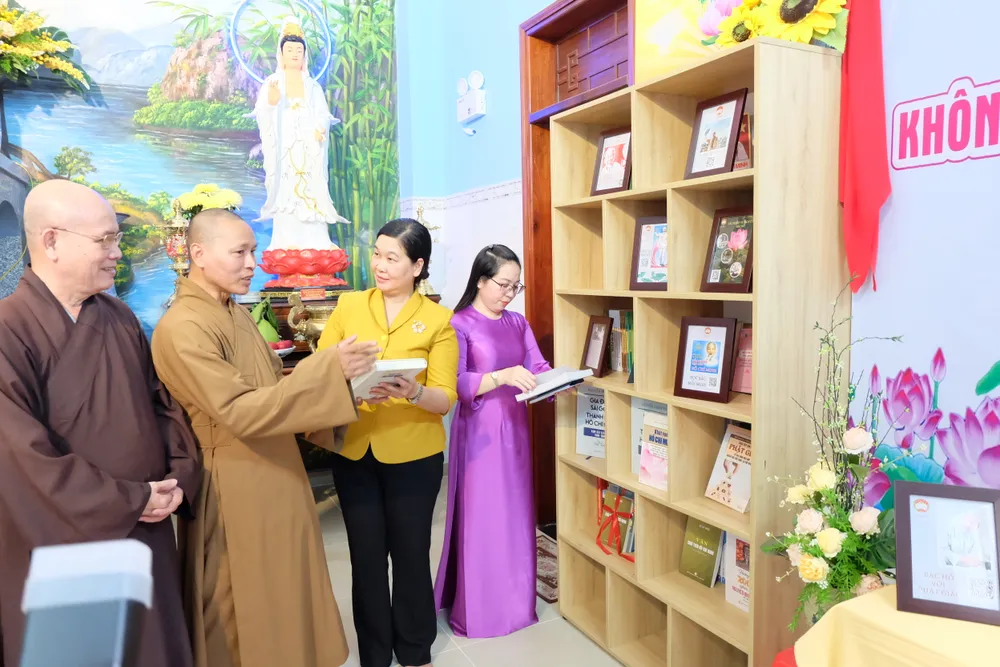 Lãnh đạo quận 1 tham quan Không gian văn hoá Hồ Chí Minh tại Linh Phước tự