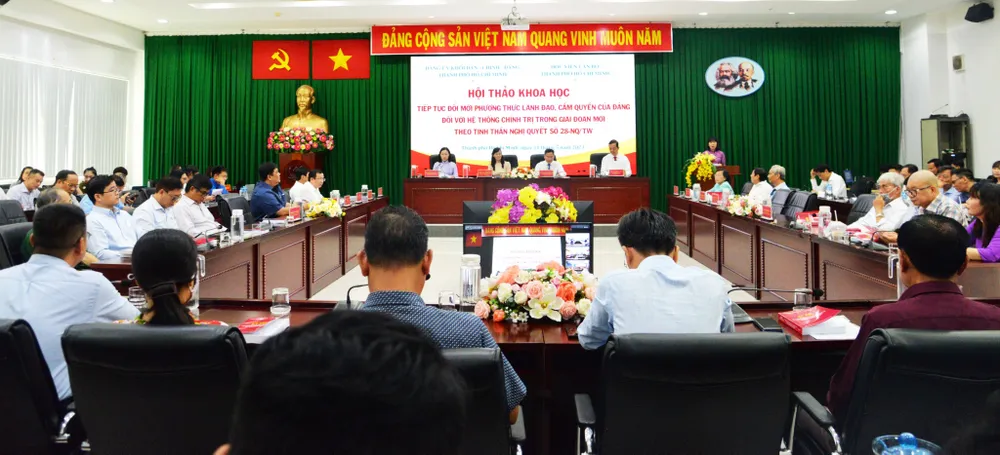 Hội thảo được tổ chức trực tiếp tại Học viện Cán bộ TPHCM và trực tuyến tại nhiều điểm cầu của các cơ sở Đảng trực thuộc Đảng bộ Khối