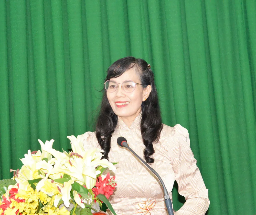 Đồng chí Nguyễn Thị Kim Dung, Phó Bí thư Thường trực Đảng ủy Khối, phụ trách Đảng bộ Khối Dân - Chính - Đảng TPHCM phát biểu đề dẫn