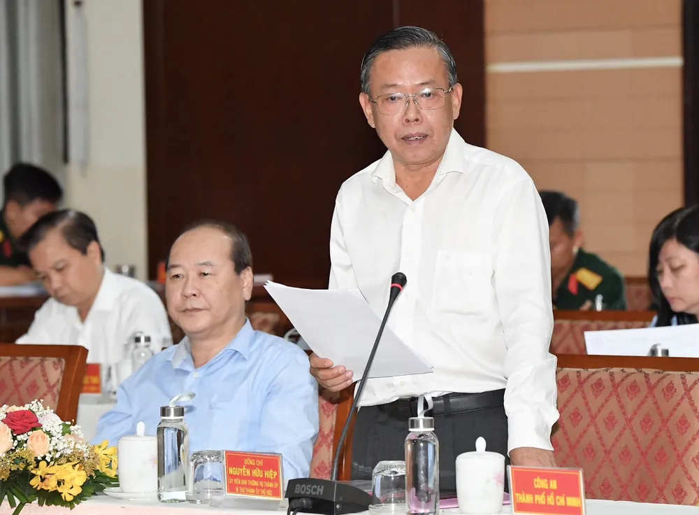 Bí thư Thành ủy TP Thủ Đức Nguyễn Hữu Hiệp nêu ý kiến tại hội nghị. Ảnh: VIỆT DŨNG