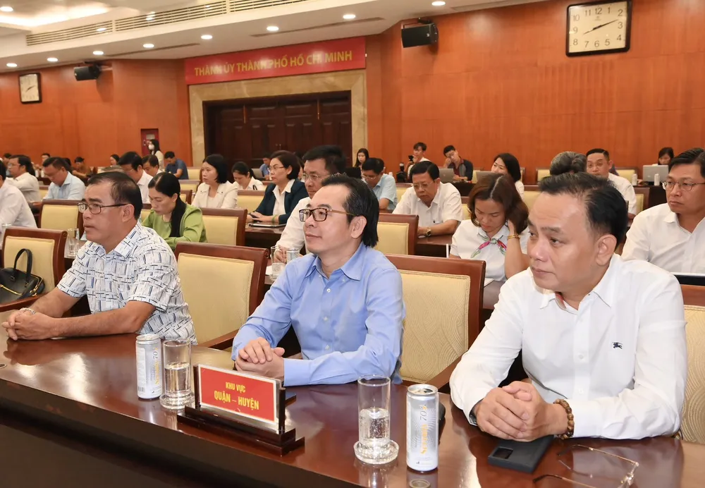 Các đại biểu tham dự kỳ họp thứ 10 HĐND TPHCM khóa X. Ảnh: VIỆT DŨNG