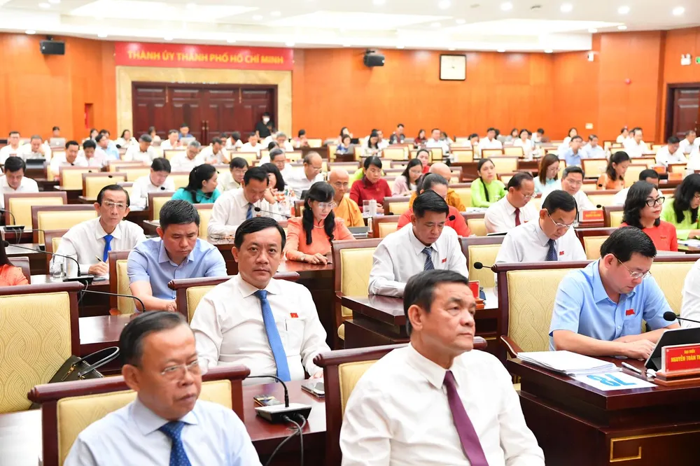Các đại biểu tham dự kỳ họp thứ 10 HĐND TPHCM khóa X. Ảnh: VIỆT DŨNG