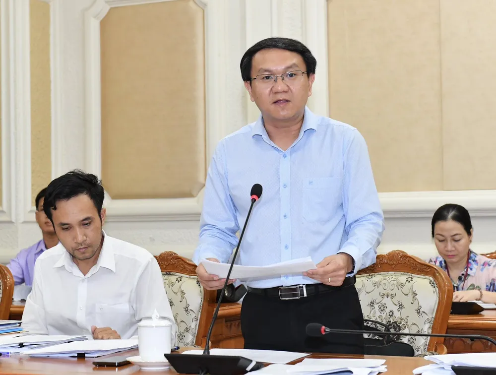 Đại diện Hội đồng lĩnh vực 4 báo cáo tại buổi làm việc. Ảnh: VIỆT DŨNG