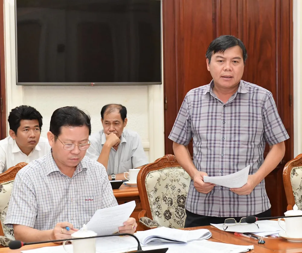 Tổng Biên tập Báo SGGP Tăng Hữu Phong thông tin về công tác tuyên truyền. Ảnh: VIỆT DŨNG