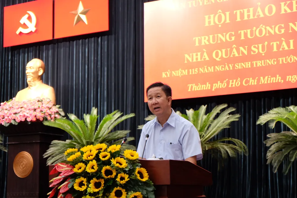 Phó Trưởng Ban Tuyên giáo Thành ủy TPHCM Phạm Đức Hải phát biểu khai mạc và báo cáo đề dẫn hội thảo