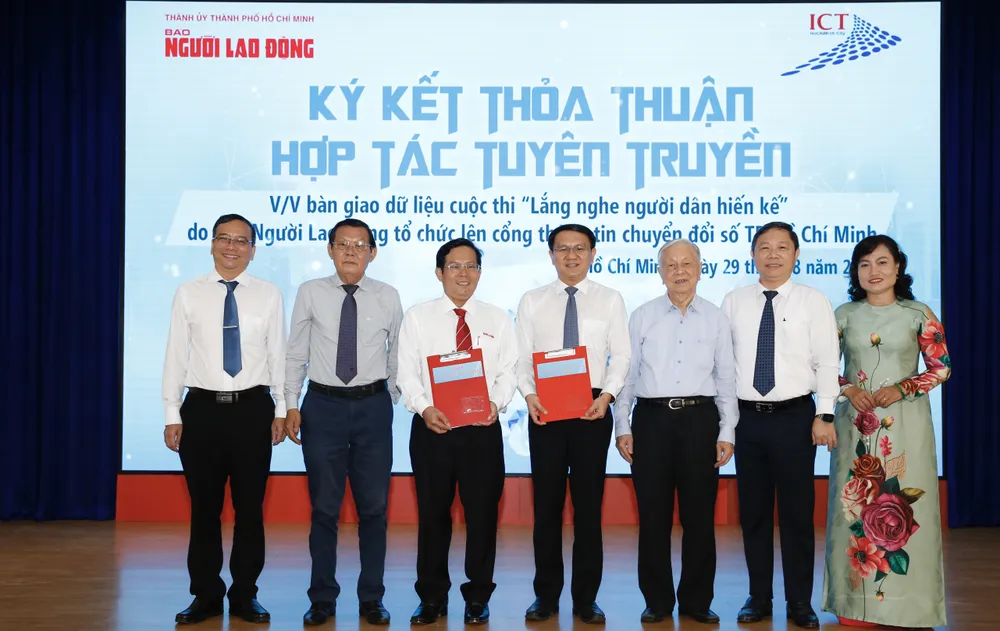 Sở TT-TT TPHCM và Báo Người Lao Động ký kết thỏa thuận hợp tác tuyên truyền về bàn giao dữ liệu cuộc thi "Lắng nghe người dân hiến kế" lên cổng thông tin chuyển đổi số TPHCM