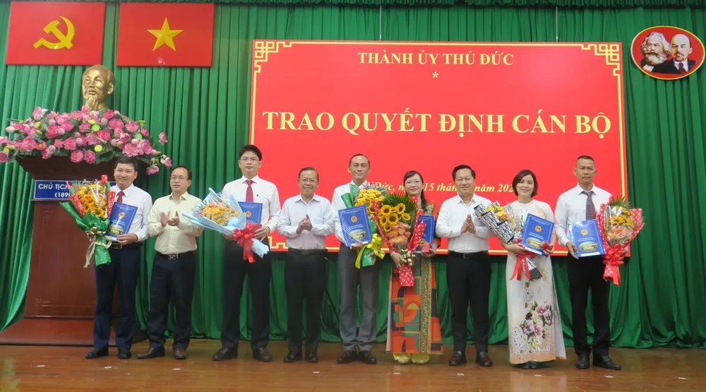 TP Thủ Đức trao quyết định cán bộ cho các vị trí chủ chốt tại 3 trung tâm mới thành lập