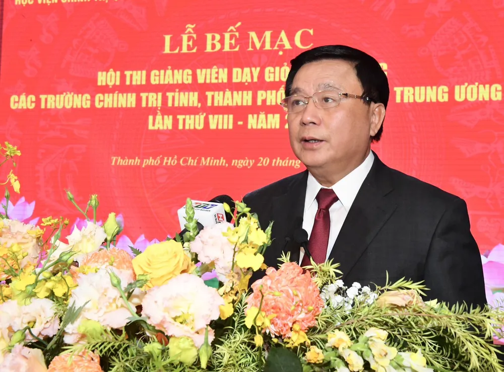 Giám đốc Học viện Chính trị quốc gia Hồ Chí Minh phát biểu tại lễ bế mạc. Ảnh: VIỆT DŨNG