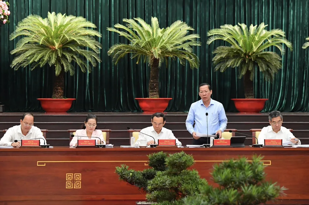 Chủ tịch UBND TPHCM Phan Văn Mãi phát biểu tại hội nghị. Ảnh: VIỆT DŨNG