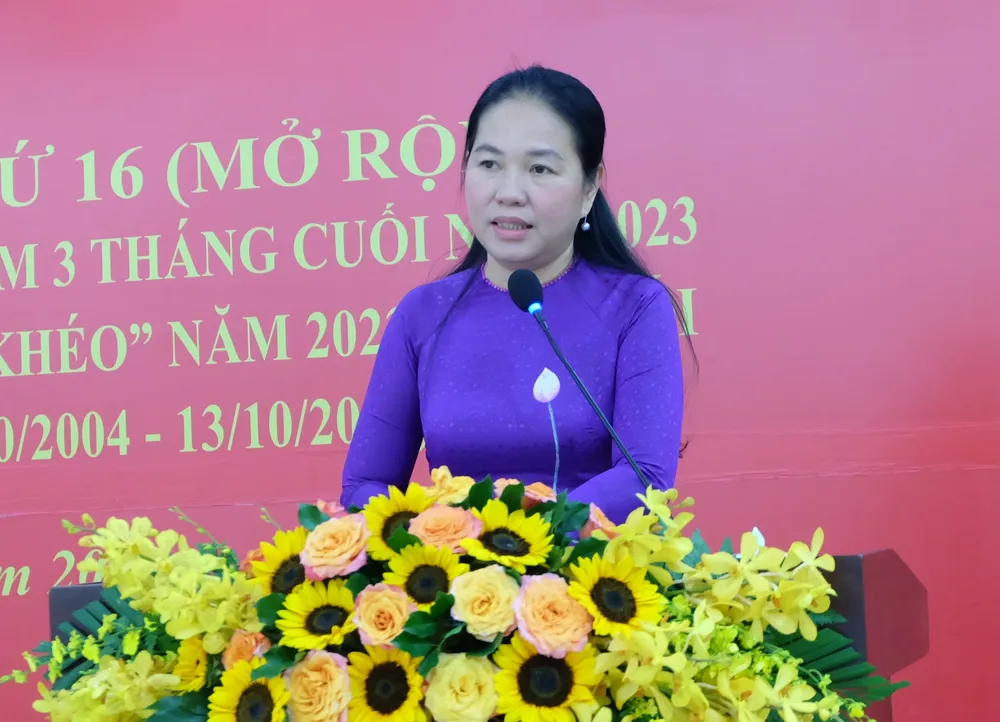 Bí thư Đảng ủy Khối các cơ quan Trung ương tại TPHCM Lê Thị Hồng Nga phát biểu tại hội nghị