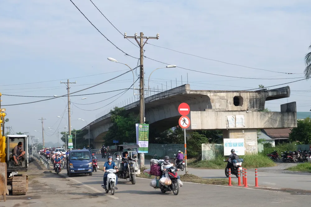 Hiện trạng cầu Tăng Long trước ngày tái khởi động Hiện trạng cầu Tăng Long trước ngày tái khởi động