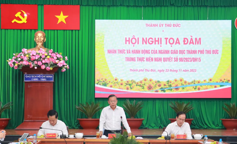 Bí thư Thành ủy TP Thủ Đức Nguyễn Hữu Hiệp phát biểu kết luận tọa đàm Bí thư Thành ủy TP Thủ Đức Nguyễn Hữu Hiệp phát biểu kết luận tọa đàm