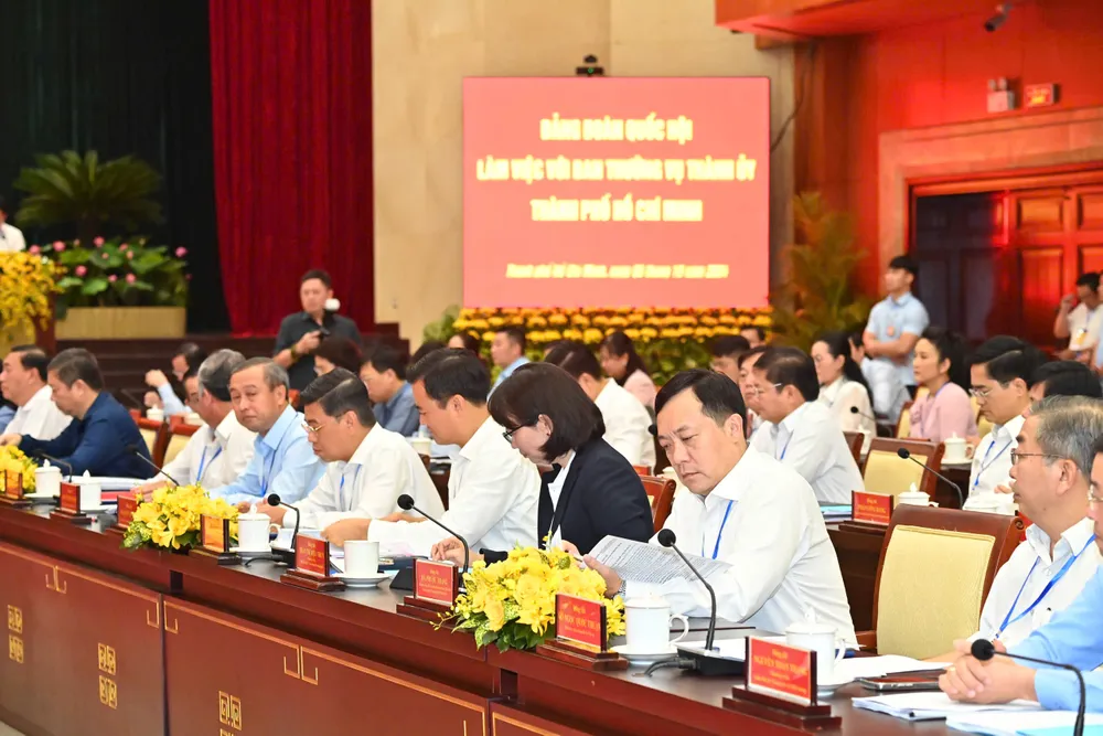 Các đại biểu tham dự buổi làm việc. Ảnh: VIỆT DŨNG