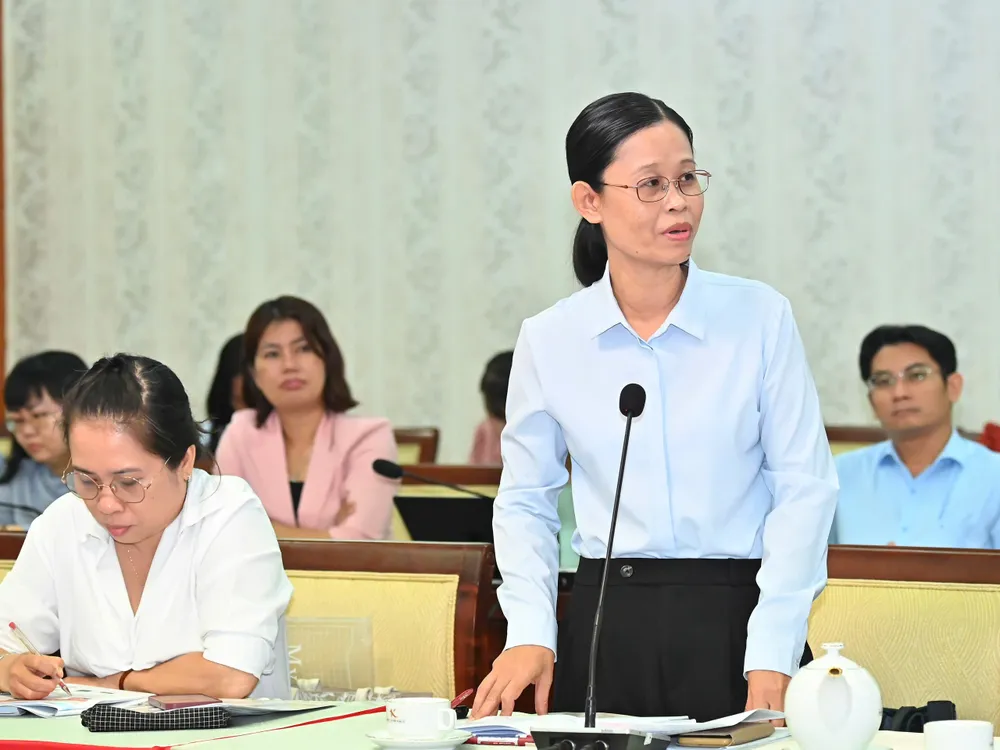 Trưởng Ban Tuyên giáo Thành ủy TP Thủ Đức Nguyễn Thị Bé Hai thông tin về giải pháp thực hiện Kết luận 100 tại TP Thủ Đức. Ảnh: VIỆT DŨNG