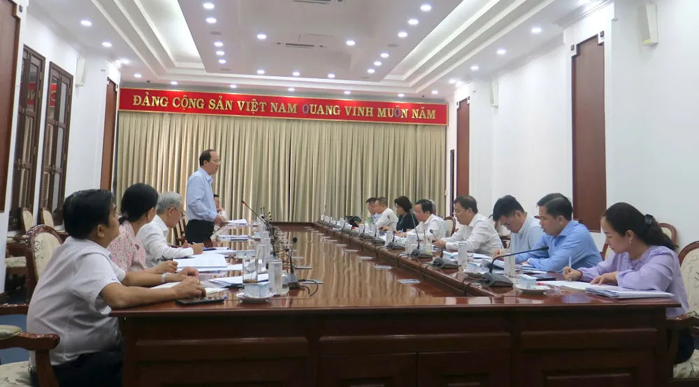 12-11. Tổ biên tập 4.jpg