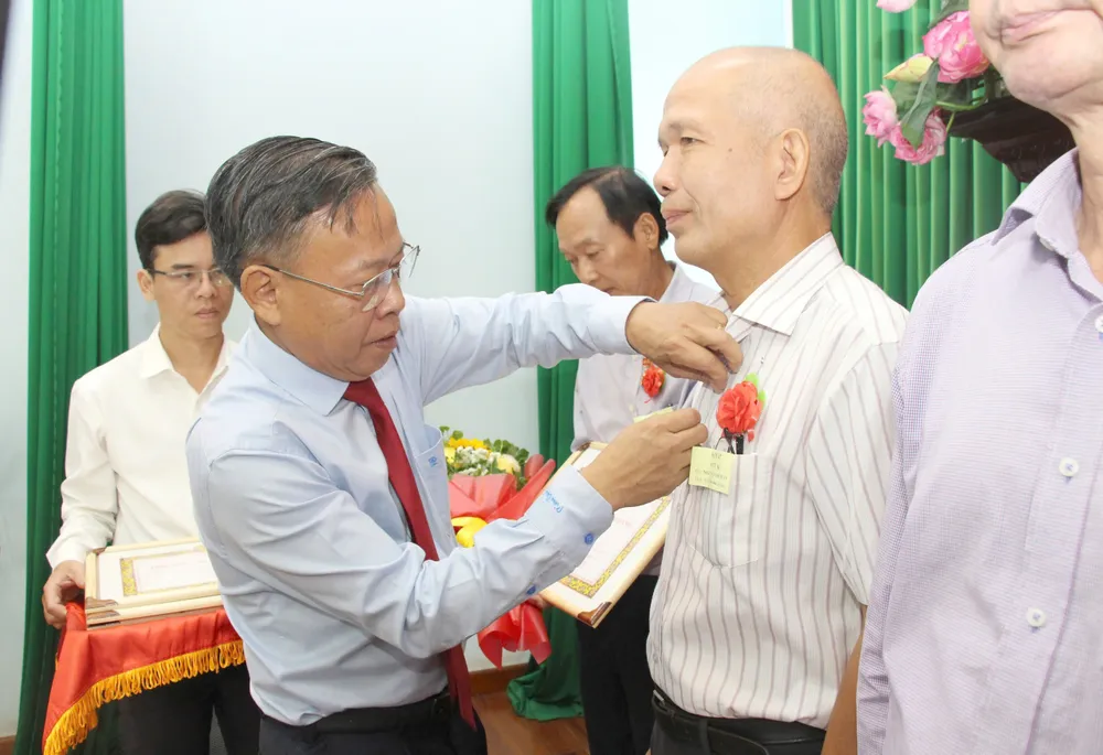 22-1. TĐ trao HHĐ 1.jpg