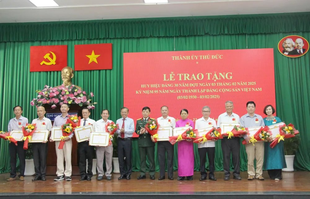 22-1. TĐ trao HHĐ 3.jpg