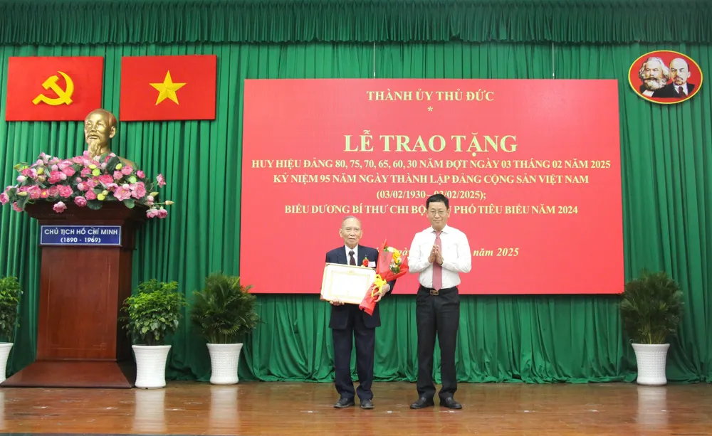 22-1. TĐ trao HHĐ 4.jpg