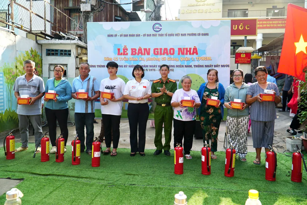 29-4. Trao nhà 2.jpg