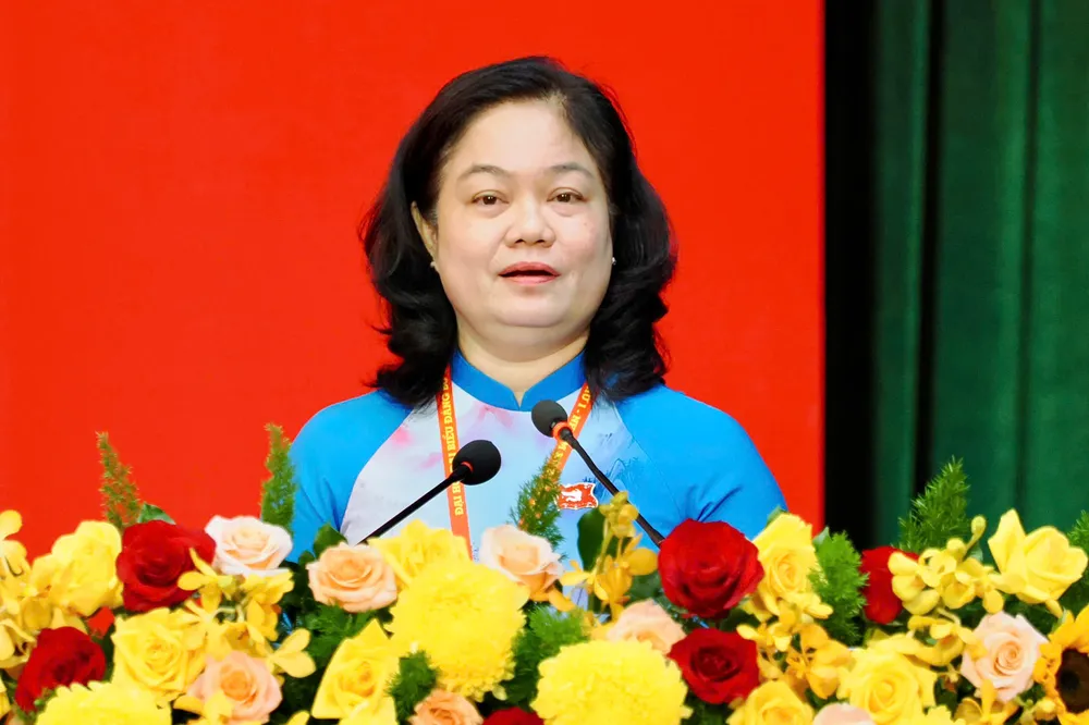 Đồng chí Nguyễn Thị Mỹ Hằng trình bày nội quy Đại hội và điều hành biểu quyết thông qua nội quy Đại hội