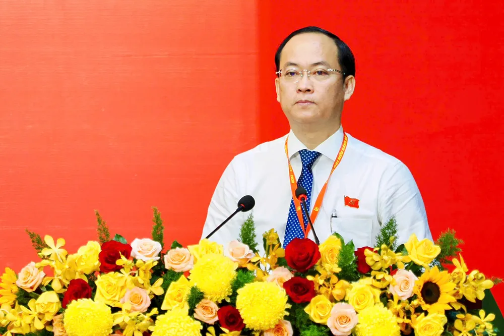 Đồng chí Nguyễn Khoa Hải hướng dẫn sinh hoạt của đại biểu, tổ đại biểu