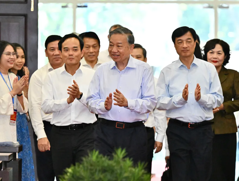 Tổng Bí thư, Chủ tịch nước Tô Lâm làm việc với Ban Thường vụ Thành ủy TPHCM. Ảnh: VIỆT DŨNG