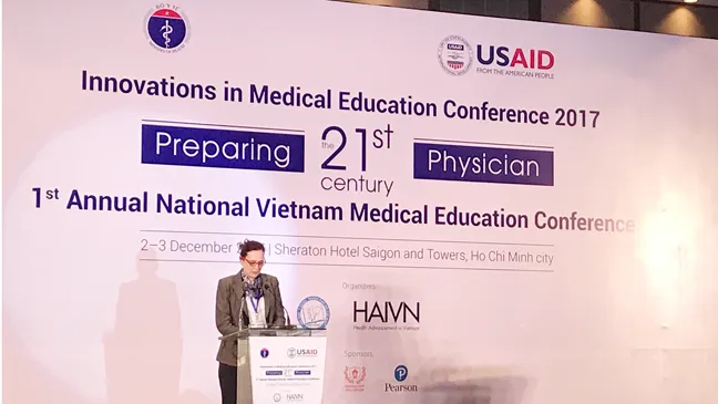 Đại biện Lâm thời Hoa Kỳ Caryn McClelland phát biểu tại hội thảo