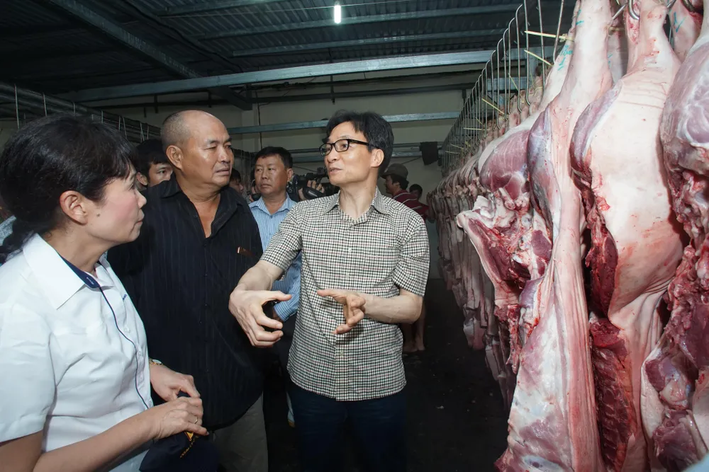 Phó thủ tướng Vũ Đức Đam thị sát chợ đầu mối Bình Điền lúc nửa đêm ảnh 4