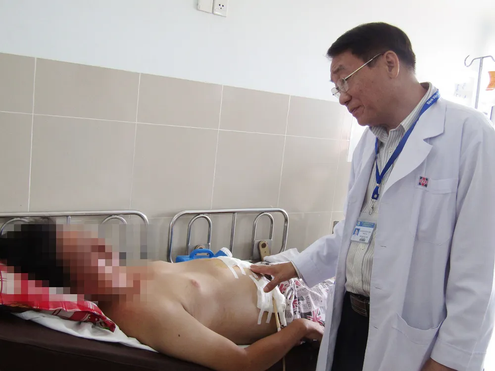 Bị tắc ruột vì ăn nguyên miếng nấm đông cô ảnh 1