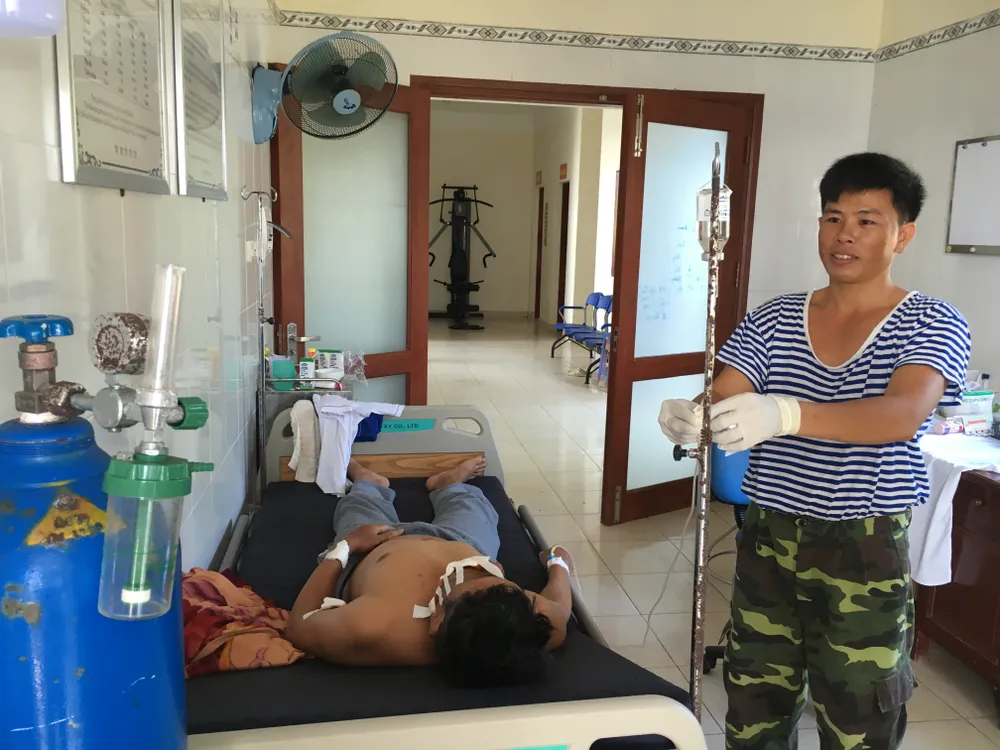 Điểm tựa giữa biển khơi ảnh 2