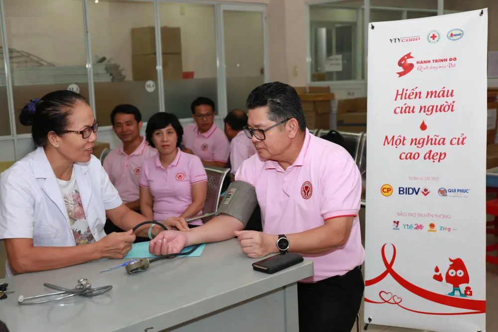 Tiếp nhận gần 1.500 đơn vị máu tại ngày hội “Giọt hồng thành phố mang tên Bác” ảnh 1