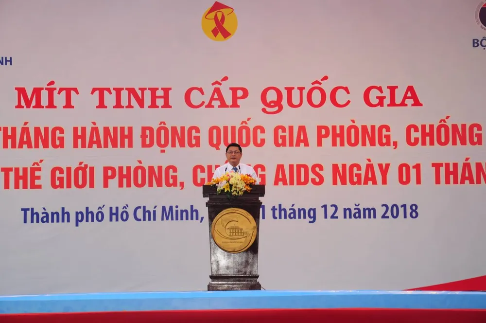Hơn 8.000 trường hợp nhiễm HIV được phát hiện mỗi năm ảnh 1