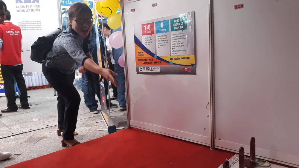 Hơn 8.000 trường hợp nhiễm HIV được phát hiện mỗi năm ảnh 2