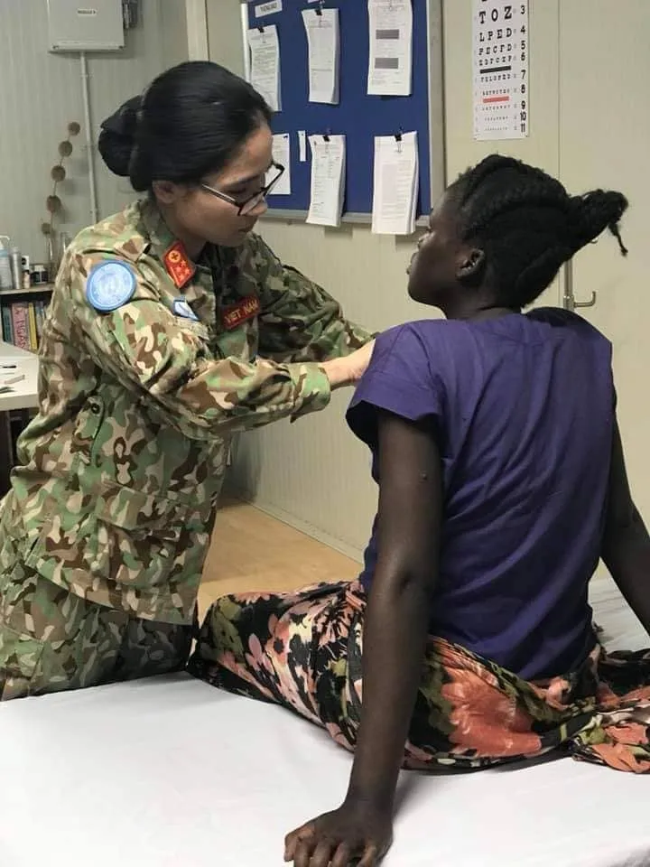 Giúp vợ Thống đốc Bang Bentiu (Nam Sudan) hạ sinh thành công, bác sĩ Việt Nam được tặng một con bò ảnh 1