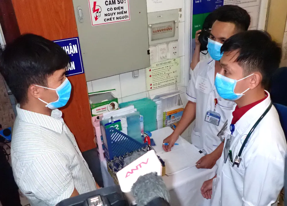 Diễn tập 2 tình huống khẩn cấp tiếp nhận bệnh nhân nhiễm virus Corona ảnh 2