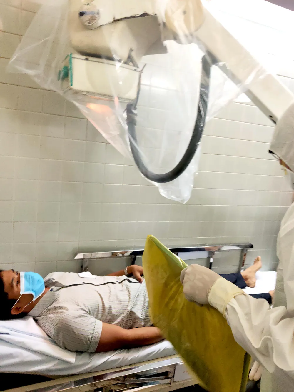 Diễn tập 2 tình huống khẩn cấp tiếp nhận bệnh nhân nhiễm virus Corona ảnh 9